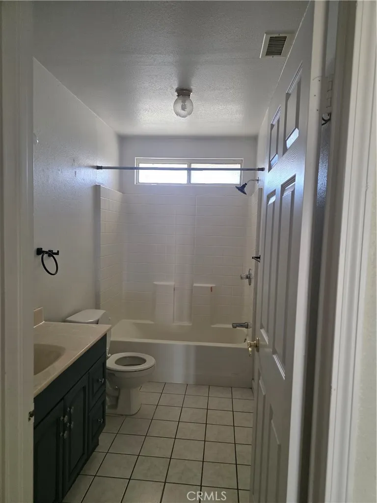 11380 El Esteban Phelan, CA 92371