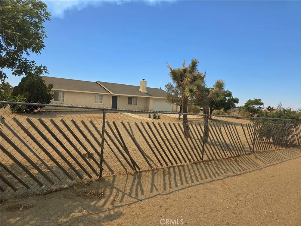 11380 El Esteban Phelan, CA 92371