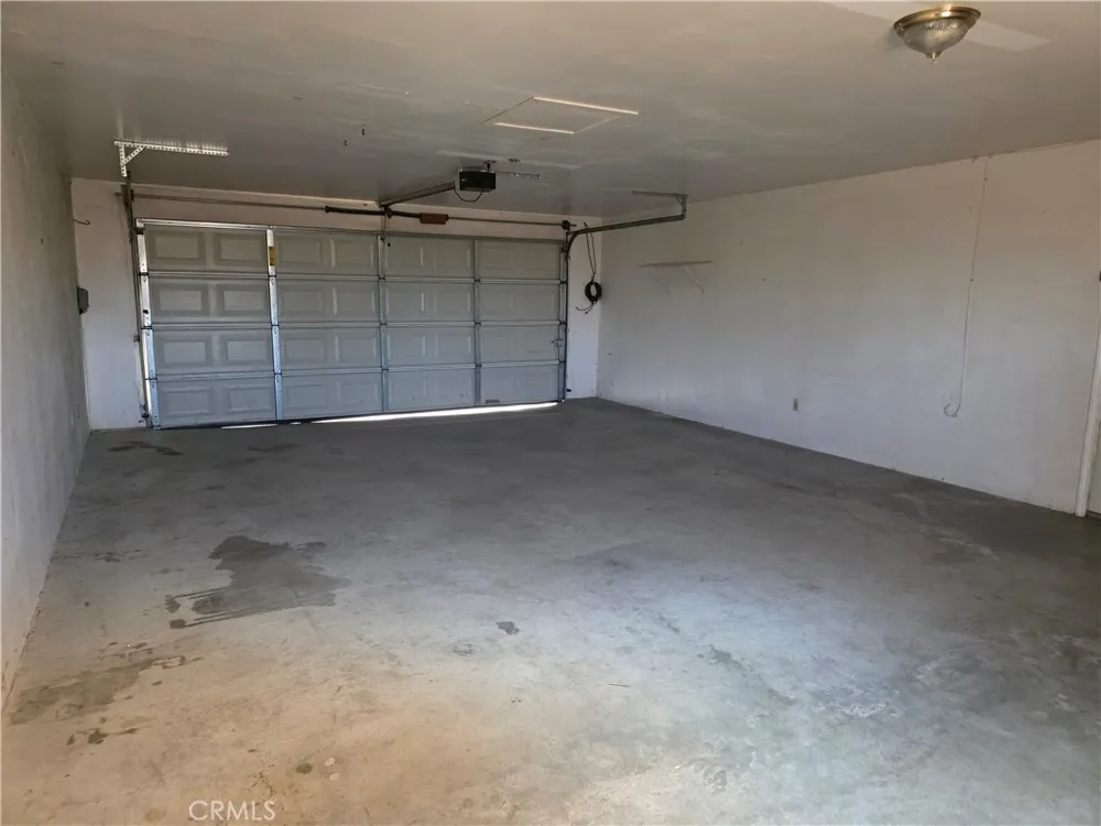 11380 El Esteban Phelan, CA 92371