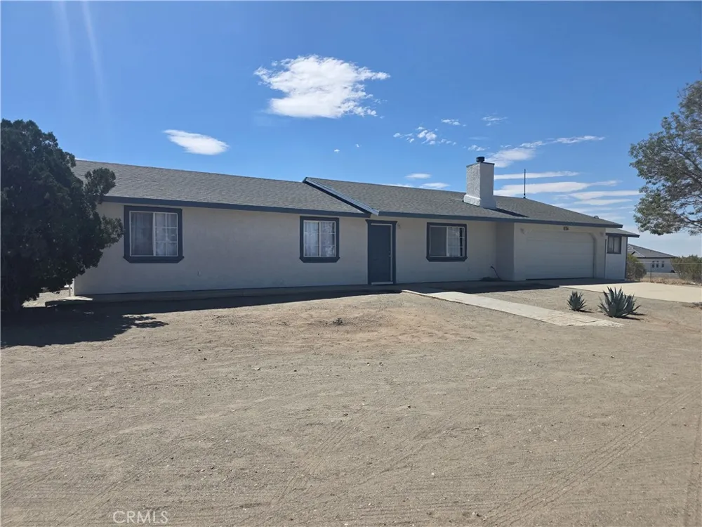 11380 El Esteban Phelan, CA 92371