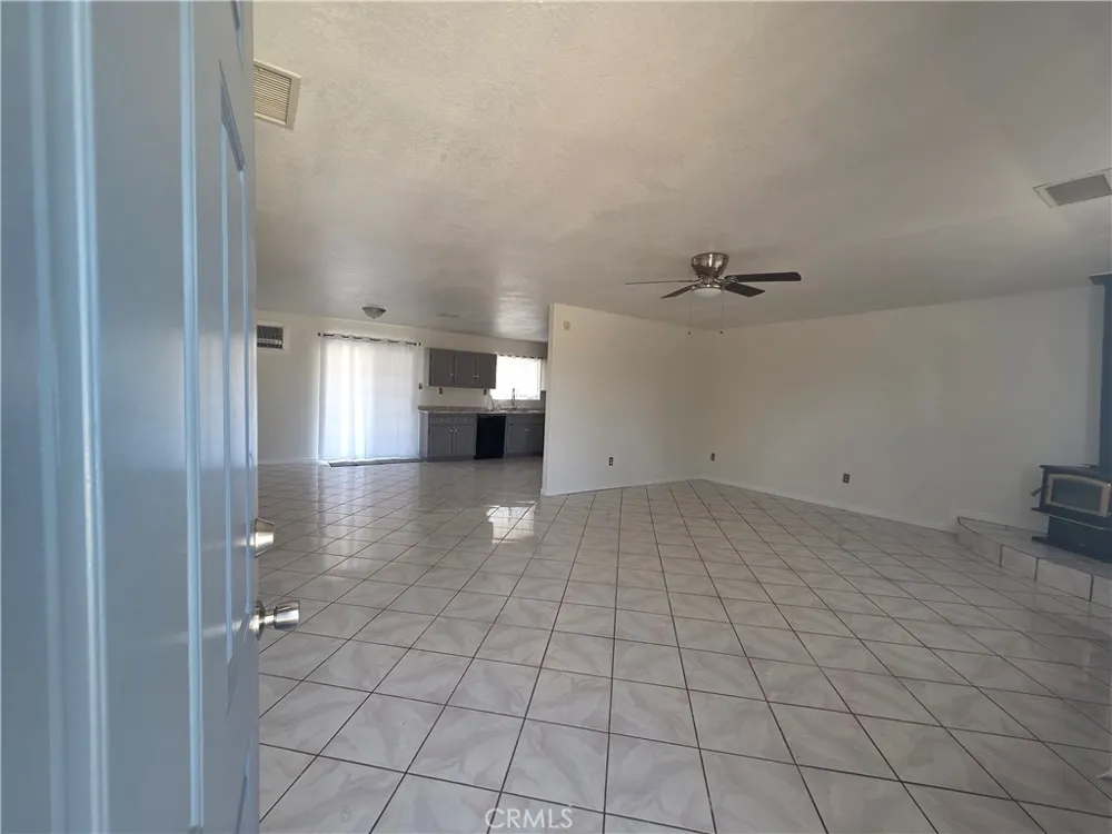11380 El Esteban Phelan, CA 92371
