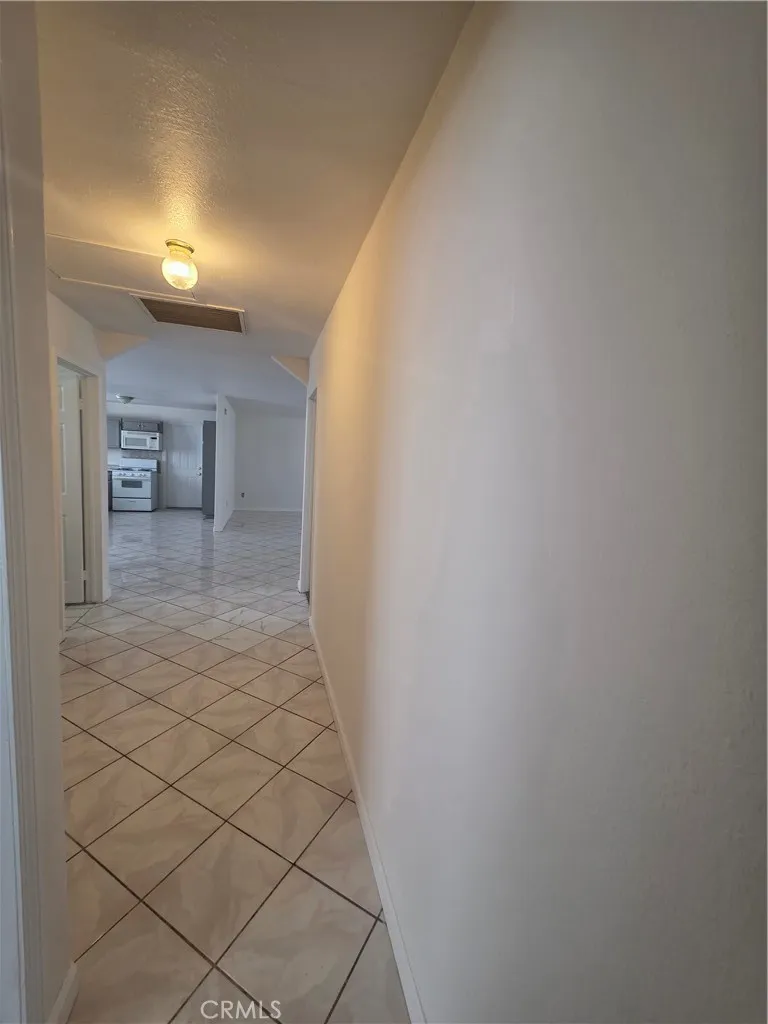 11380 El Esteban Phelan, CA 92371