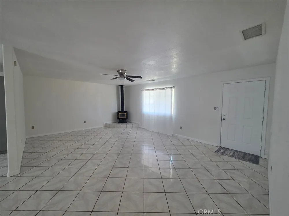 11380 El Esteban Phelan, CA 92371