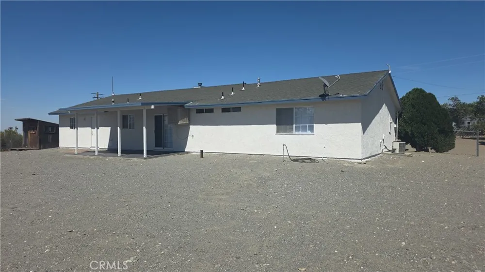 11380 El Esteban Phelan, CA 92371