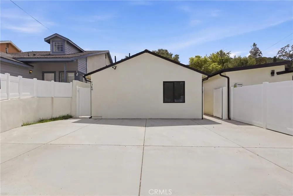 10012 Plainview Avenue Tujunga, CA 91042