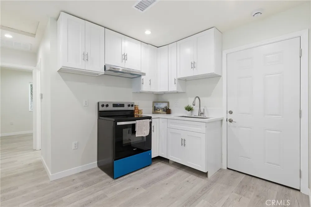 10012 Plainview Avenue Tujunga, CA 91042
