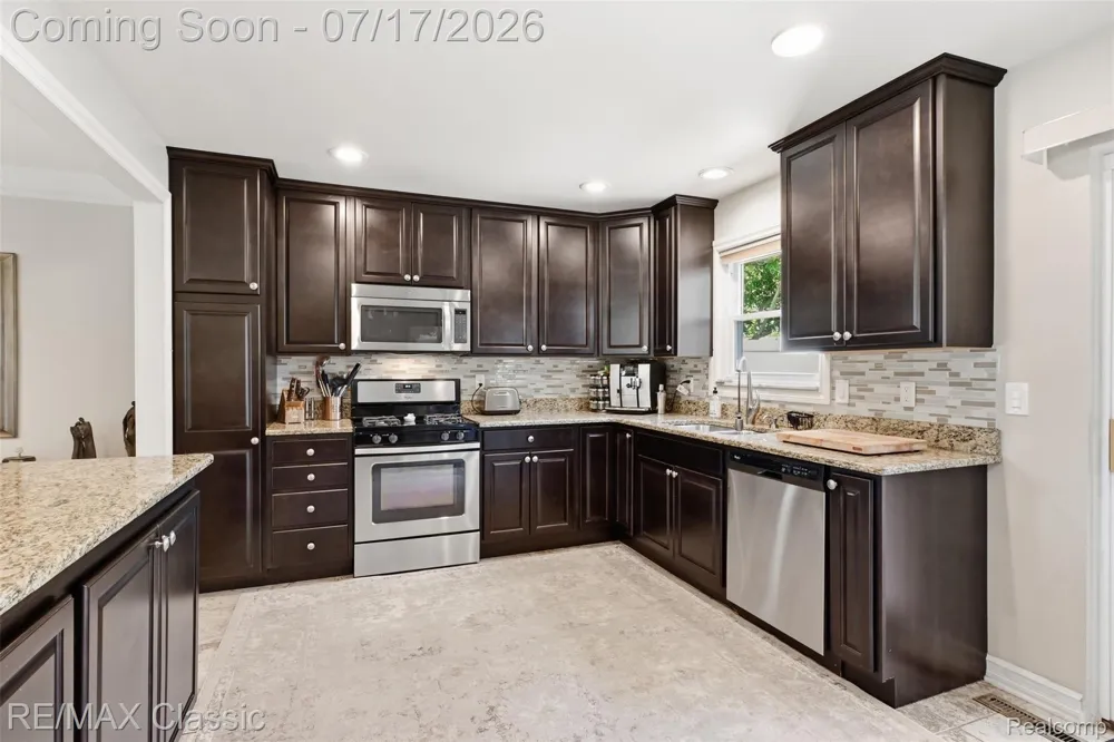 1628 Lexington Street Plymouth City, MI 48170