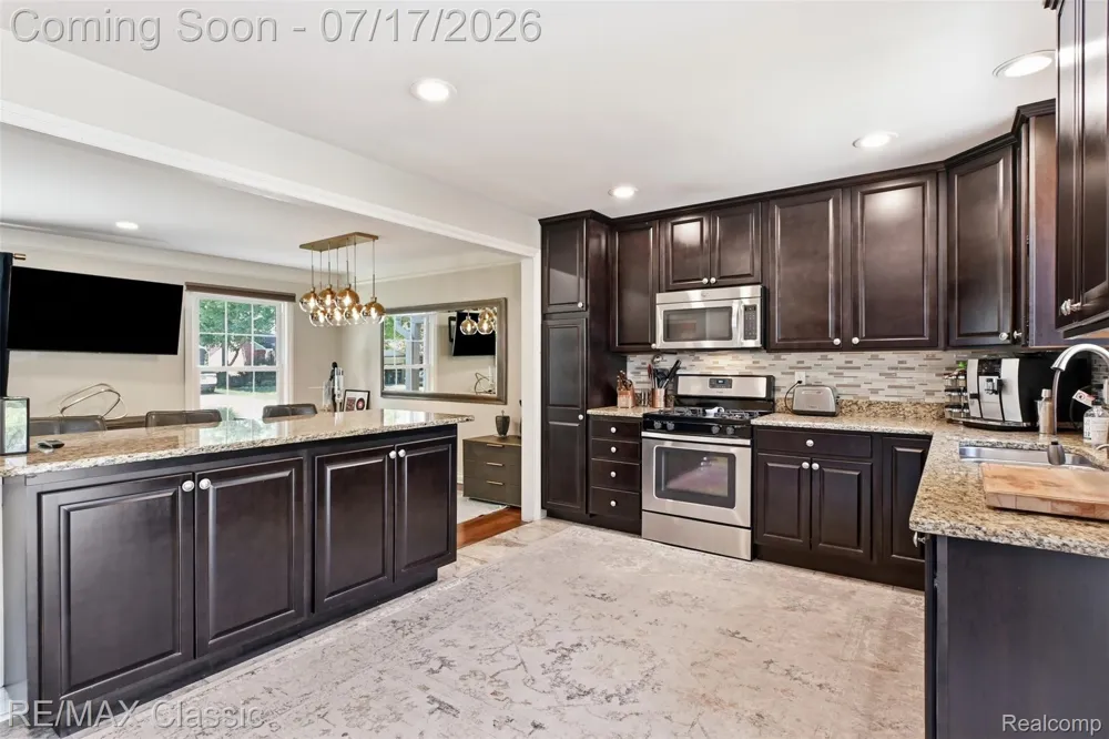 1628 Lexington Street Plymouth City, MI 48170