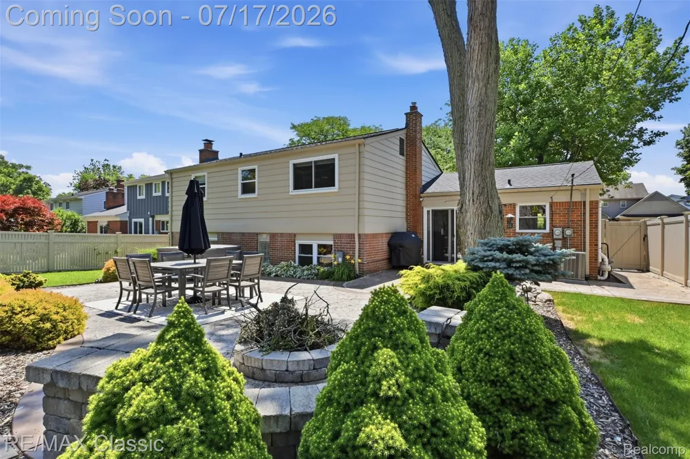 1628 Lexington Street Plymouth City, MI 48170