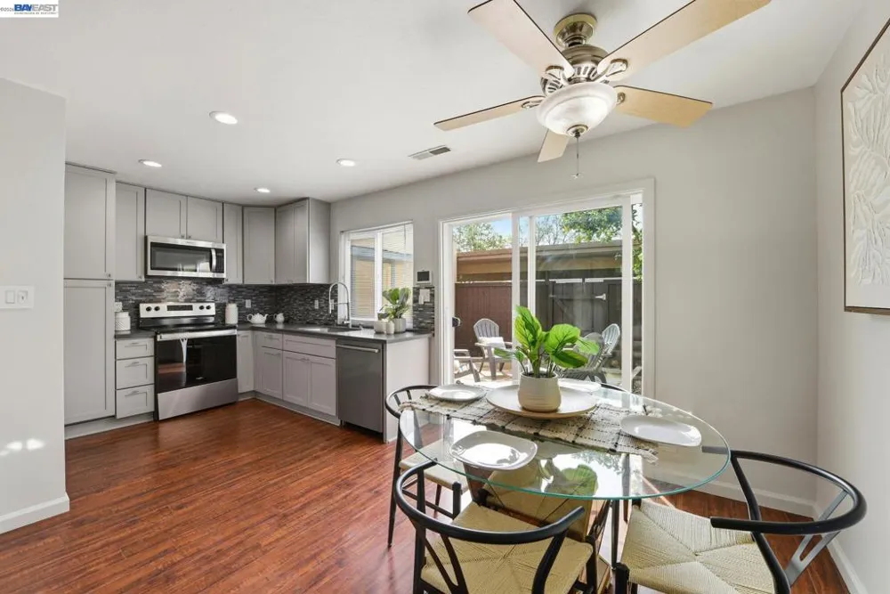 27864 Hummingbird Ct Hayward, CA 94545