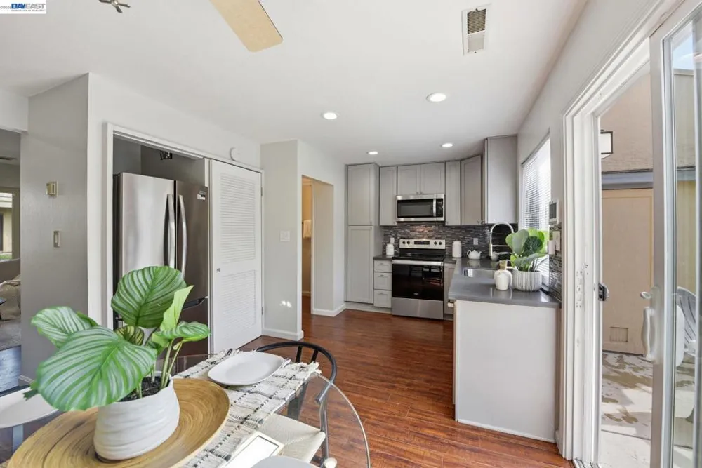 27864 Hummingbird Ct Hayward, CA 94545