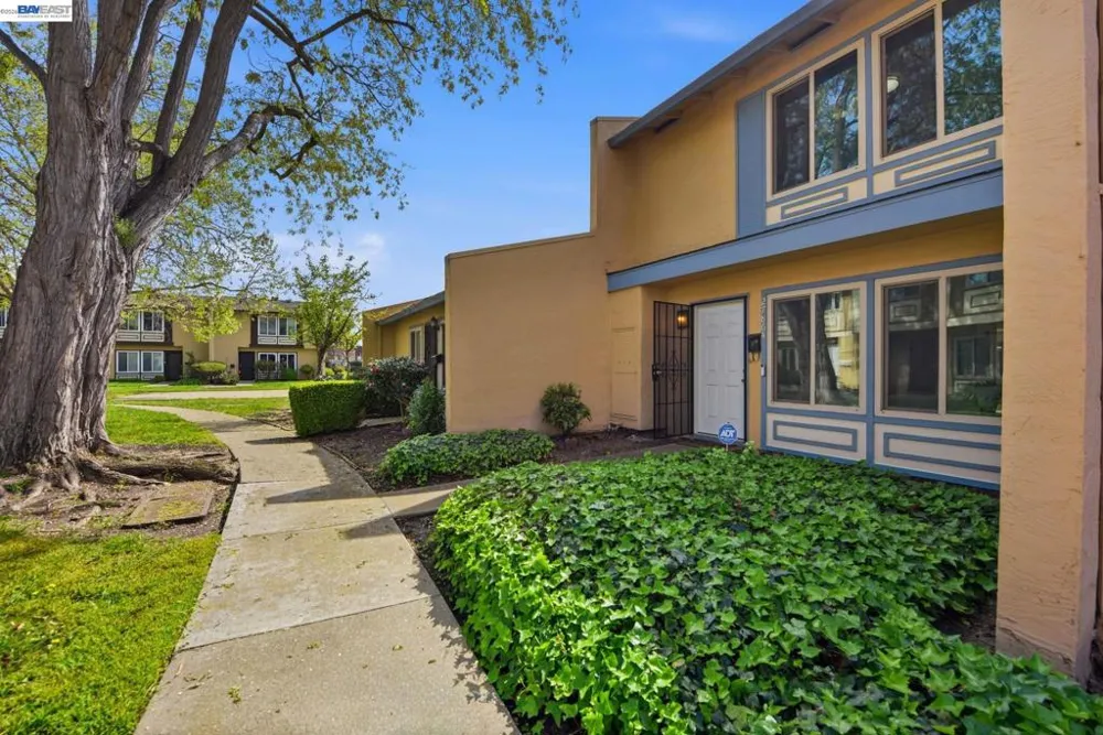 27864 Hummingbird Ct Hayward, CA 94545