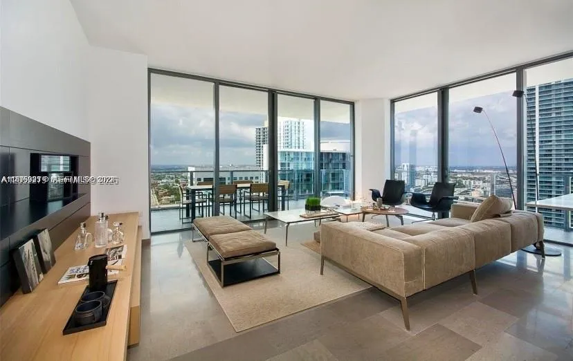 88 SW 7th St #2712 Miami, FL 33130