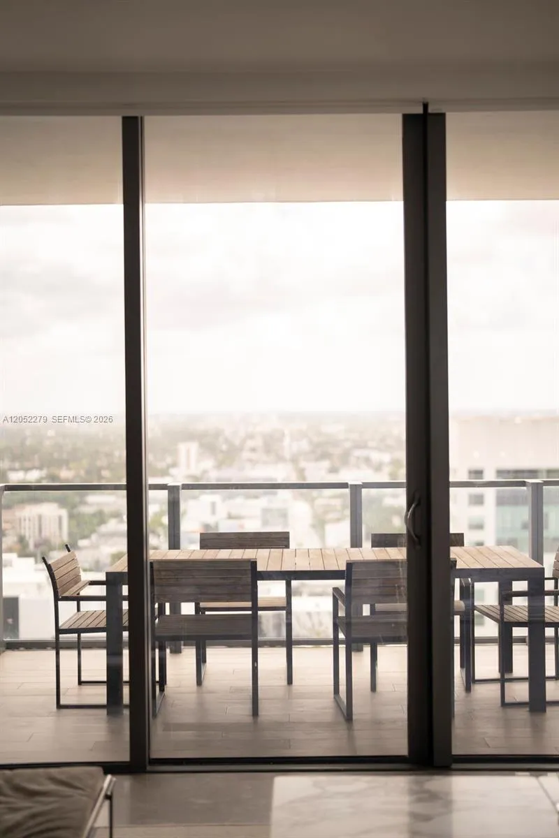 88 SW 7th St #2712 Miami, FL 33130