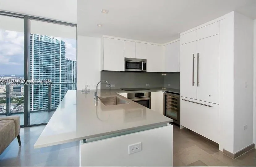 88 SW 7th St #2712 Miami, FL 33130