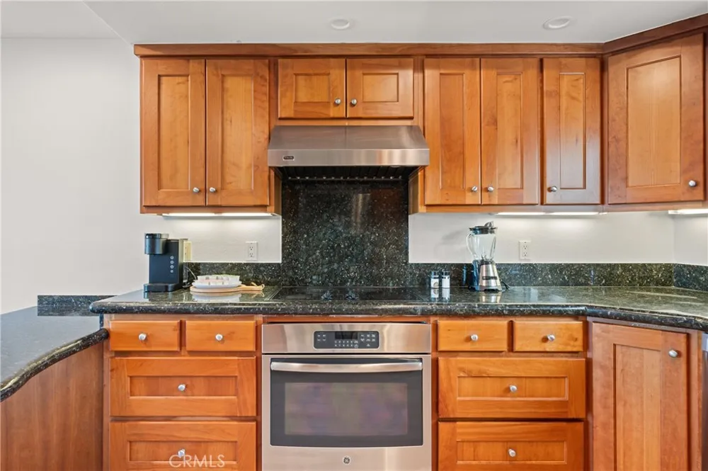 25 LakeView #60 Irvine, CA 92604