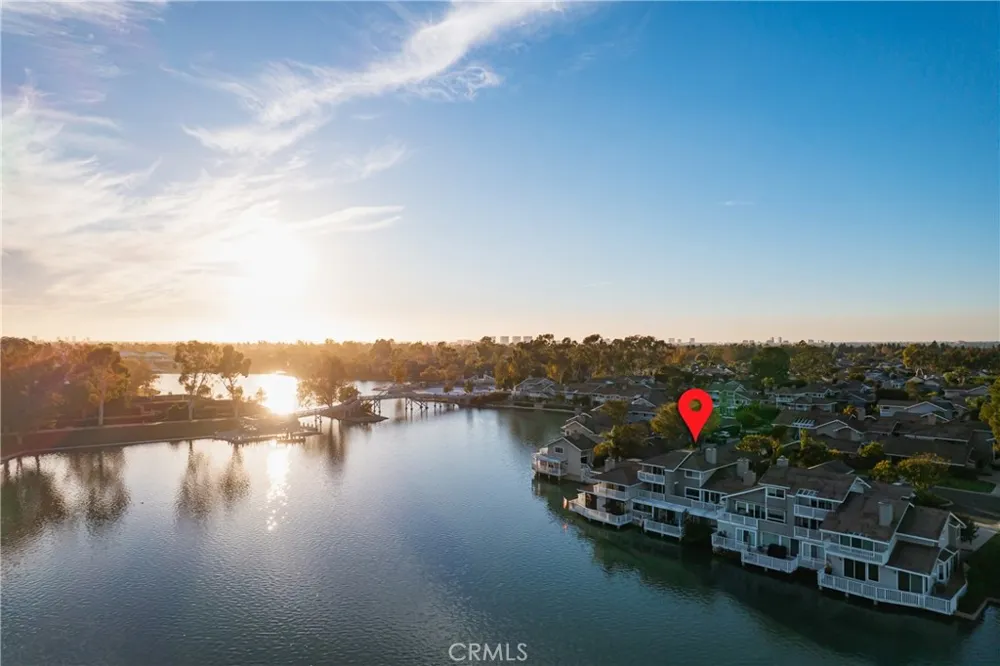 25 LakeView #60 Irvine, CA 92604
