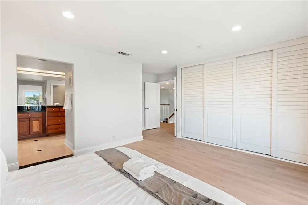 25 LakeView #60 Irvine, CA 92604