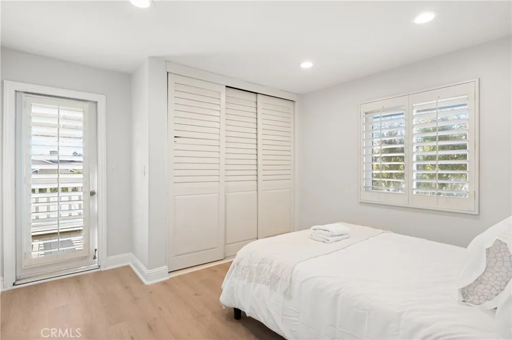 25 LakeView #60 Irvine, CA 92604