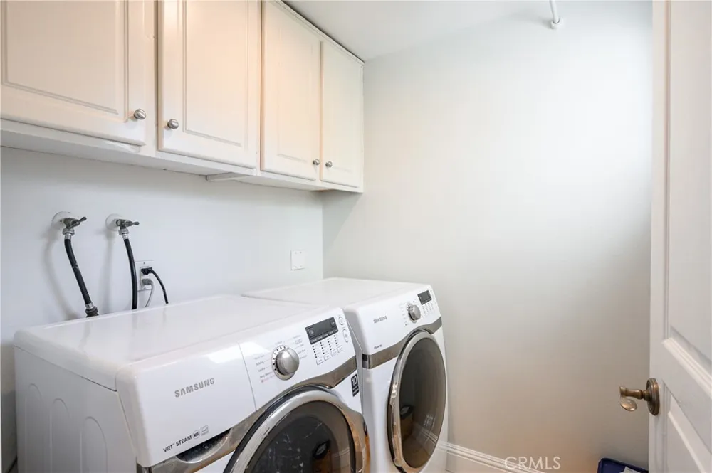 25 LakeView #60 Irvine, CA 92604