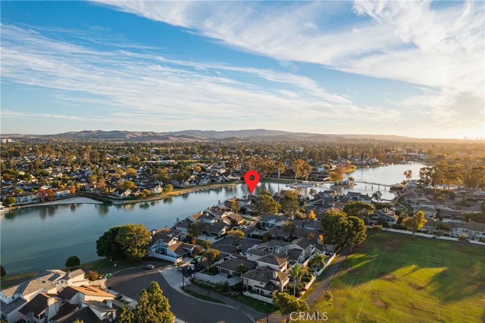 25 LakeView #60 Irvine, CA 92604