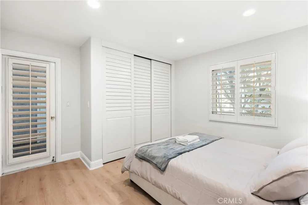 25 LakeView #60 Irvine, CA 92604