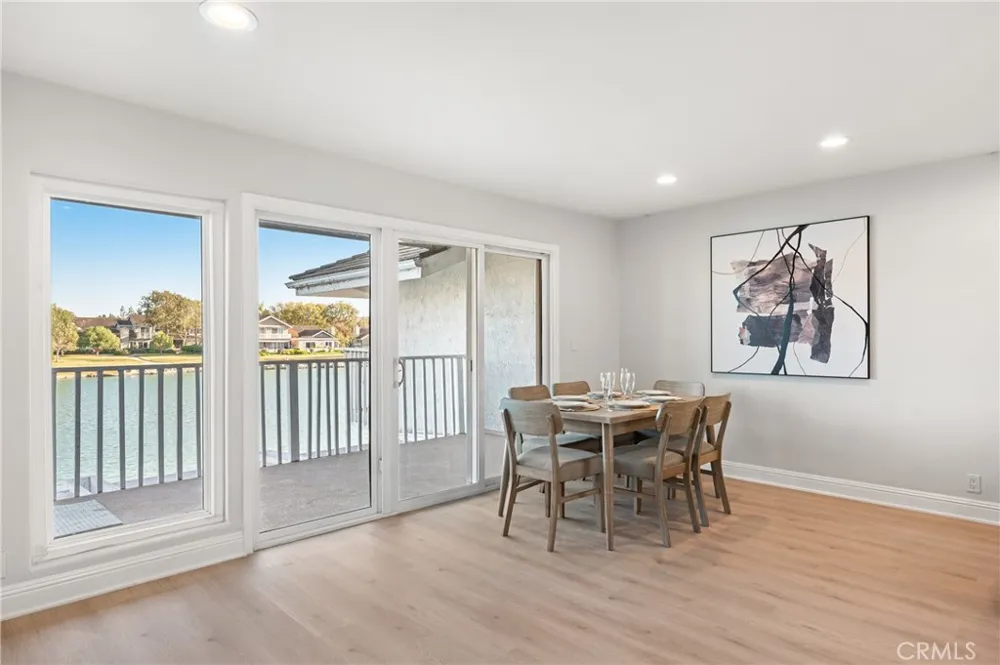 25 LakeView #60 Irvine, CA 92604
