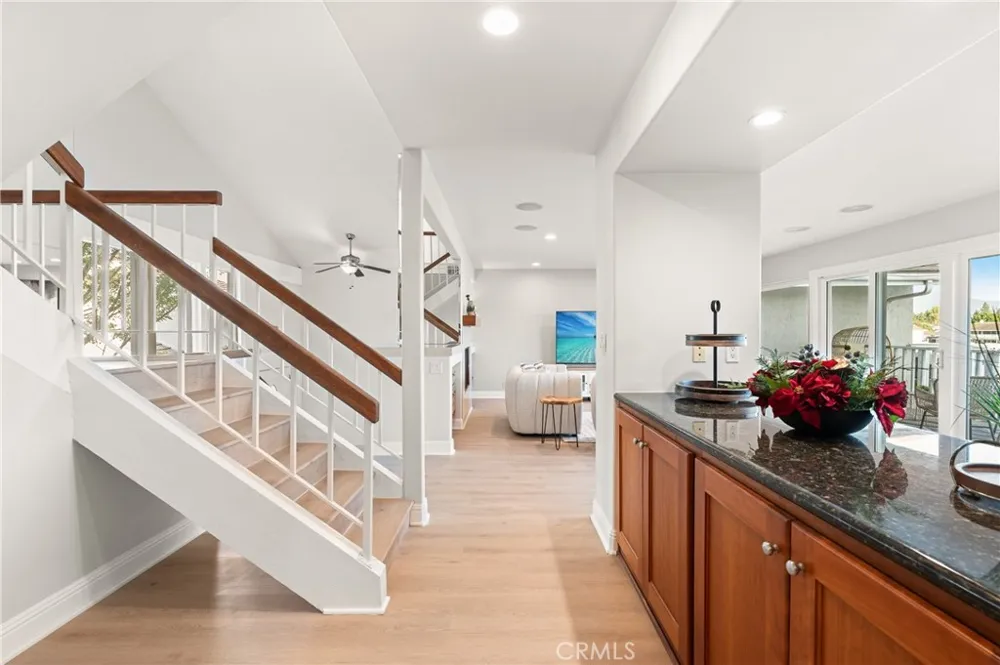 25 LakeView #60 Irvine, CA 92604