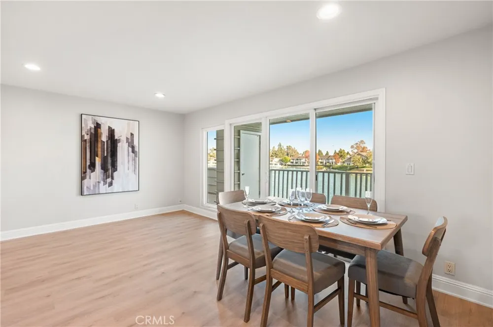 25 LakeView #60 Irvine, CA 92604