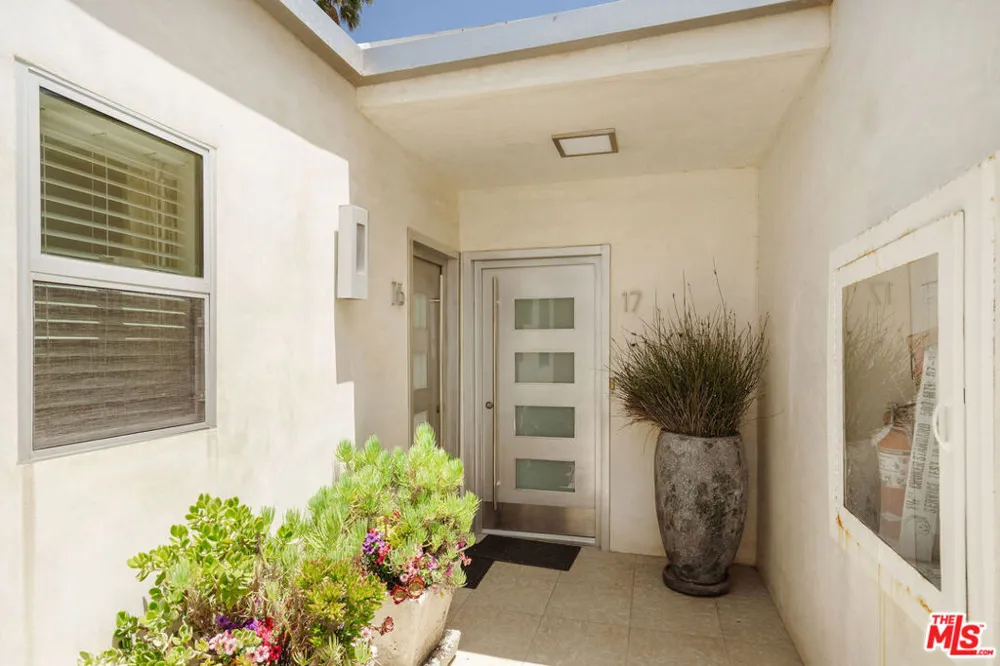 2101 Ocean Avenue #17 Santa Monica, CA 90405