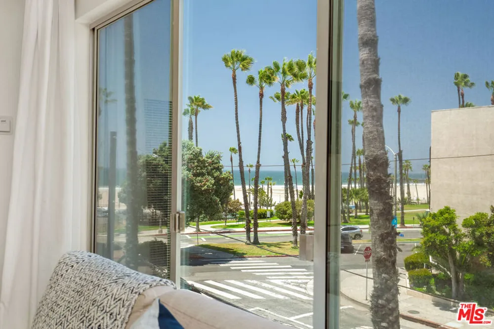 2101 Ocean Avenue #17 Santa Monica, CA 90405