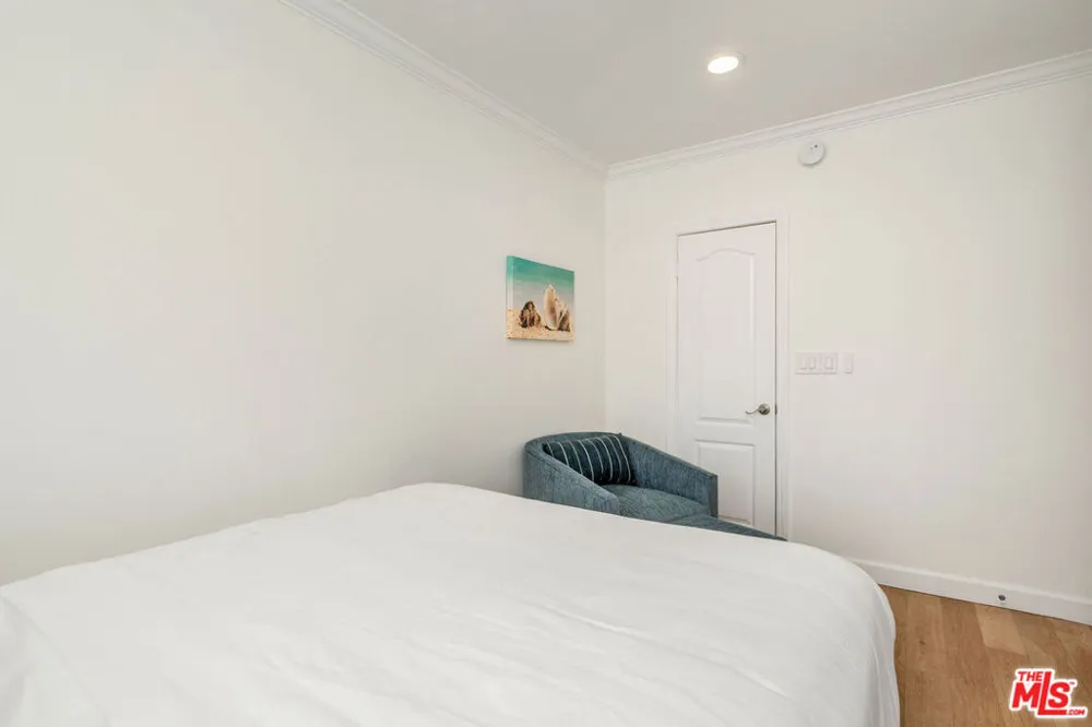 2101 Ocean Avenue #17 Santa Monica, CA 90405