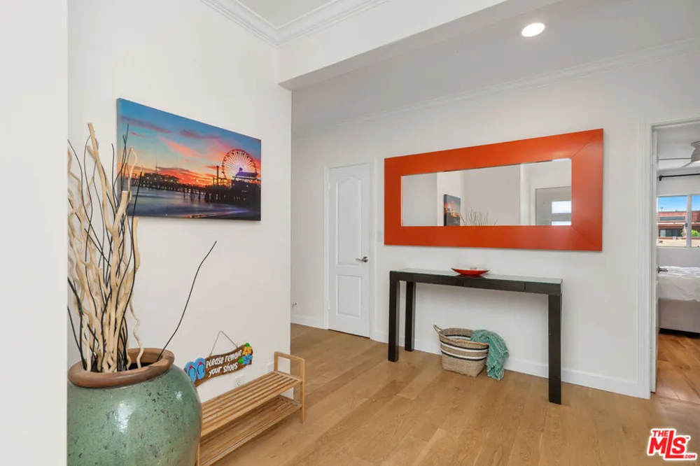2101 Ocean Avenue #17 Santa Monica, CA 90405