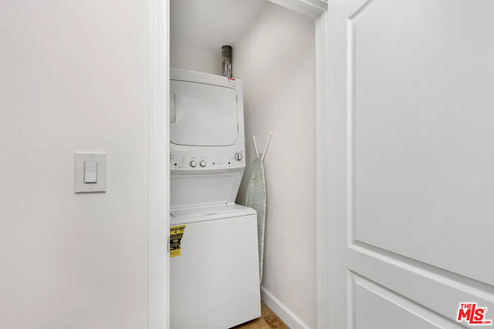 2101 Ocean Avenue #17 Santa Monica, CA 90405