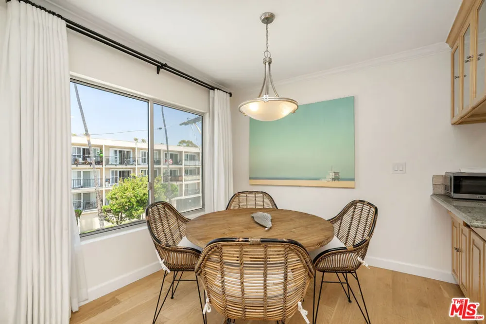 2101 Ocean Avenue #17 Santa Monica, CA 90405