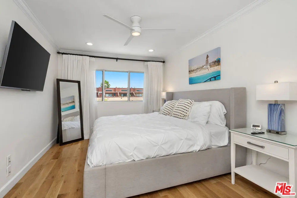 2101 Ocean Avenue #17 Santa Monica, CA 90405