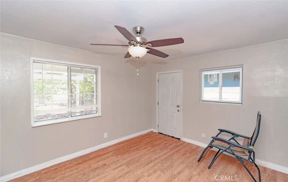 1217 S Huron Santa Ana, CA 92704
