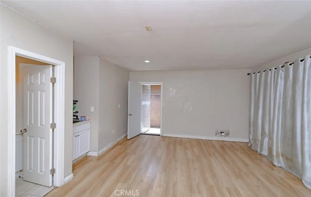 1217 S Huron Santa Ana, CA 92704