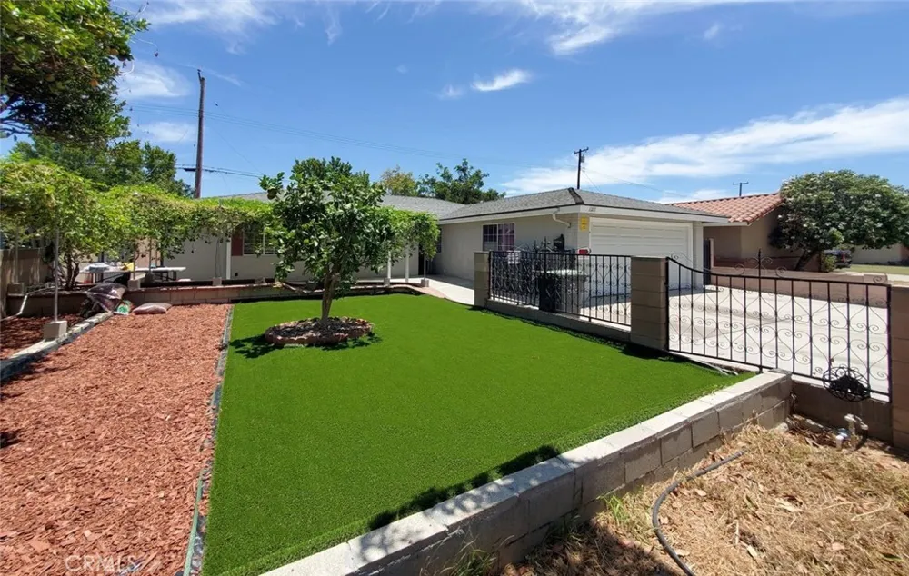 1217 S Huron Santa Ana, CA 92704