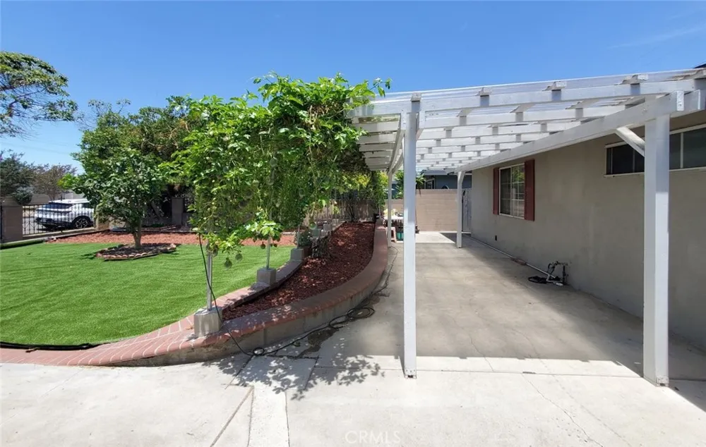 1217 S Huron Santa Ana, CA 92704