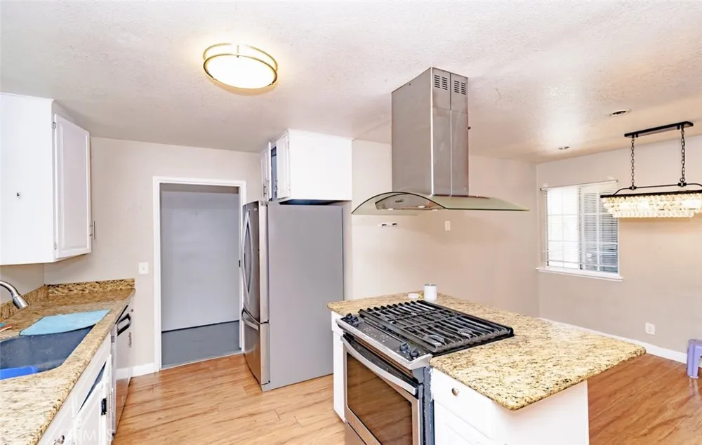1217 S Huron Santa Ana, CA 92704