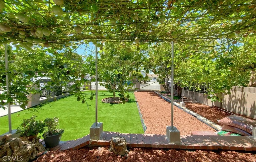 1217 S Huron Santa Ana, CA 92704