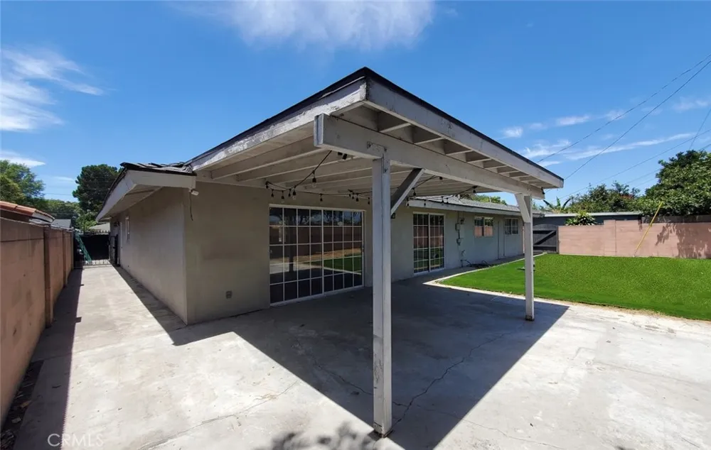 1217 S Huron Santa Ana, CA 92704