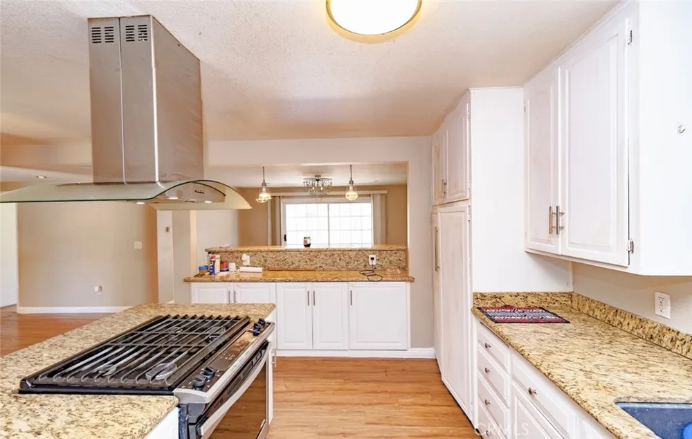 1217 S Huron Santa Ana, CA 92704