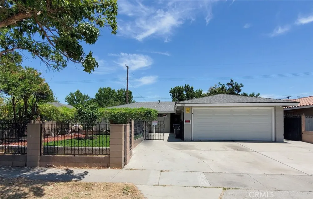 1217 S Huron Santa Ana, CA 92704