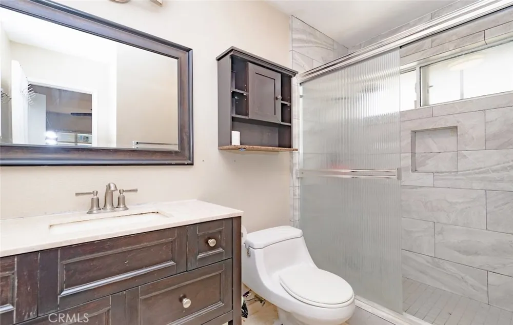 1217 S Huron Santa Ana, CA 92704