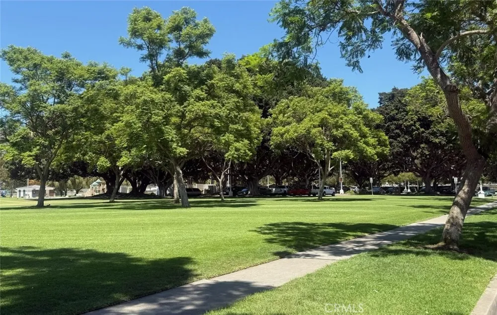 1217 S Huron Santa Ana, CA 92704