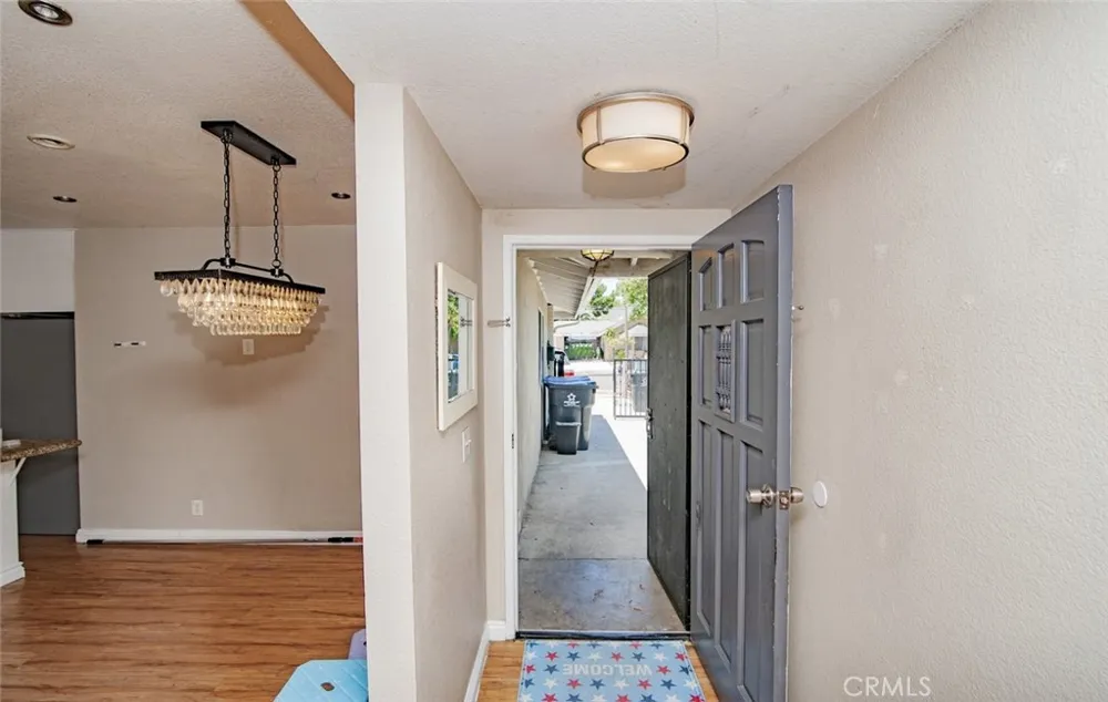 1217 S Huron Santa Ana, CA 92704