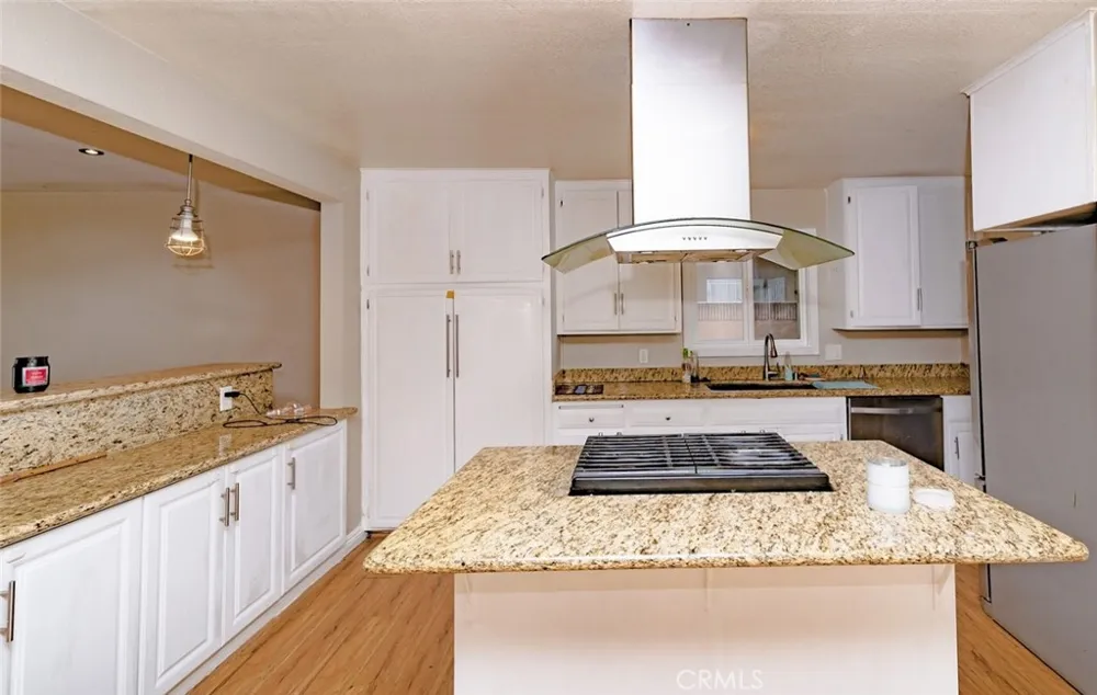 1217 S Huron Santa Ana, CA 92704