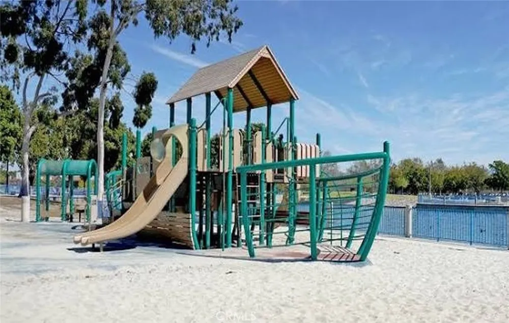 1217 S Huron Santa Ana, CA 92704